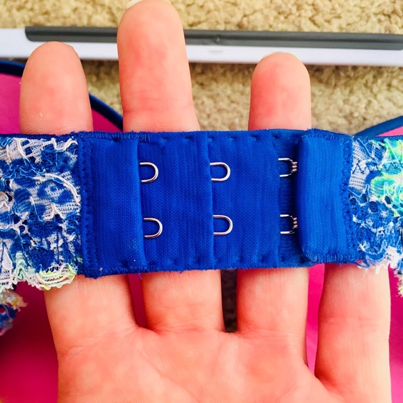 PINK VICTORIA’S SECRET Heartbreaker Plunge Push Up - Picture 3 of 7